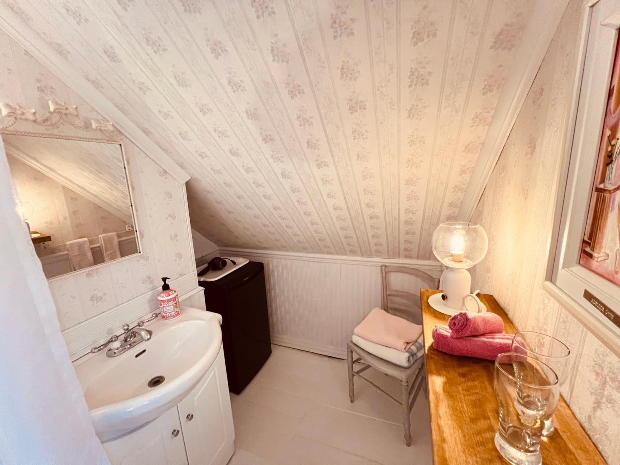 Bed & Cafe Petit Papillon Bed & Breakfast Grandes-Bergeronnes Oda fotoğraf